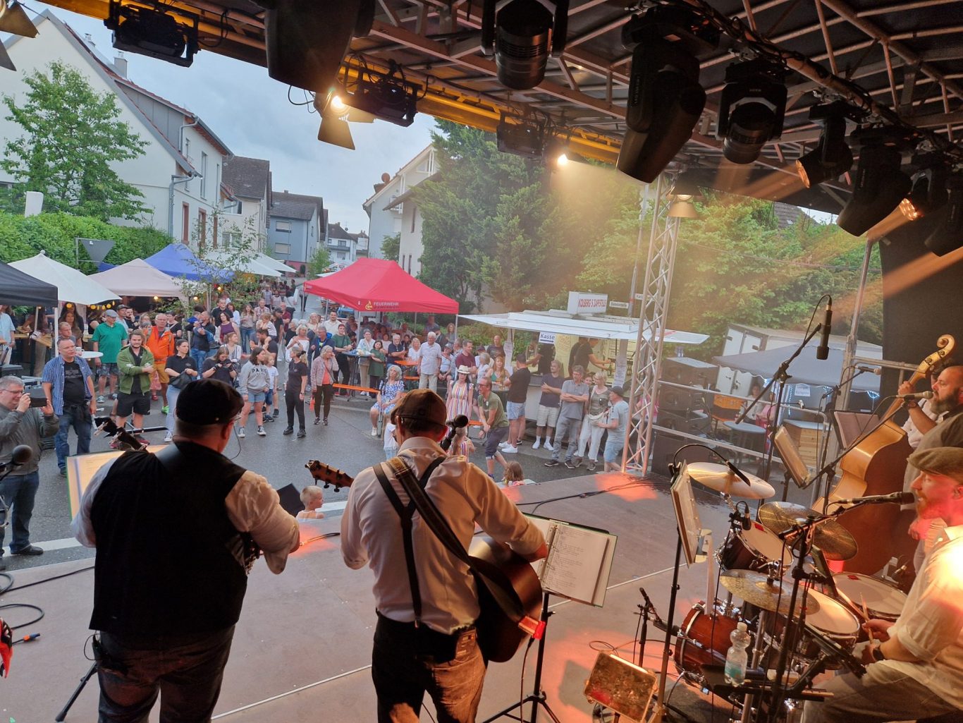 Foto vom Auftritt in Spielberg auf dem Dorffest aus Bandsicht